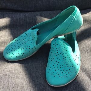 Merrell leather slip on loafer teal size 7.5